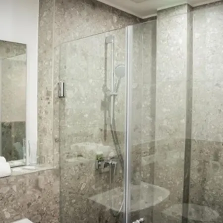Vis A Vis Hotel 4*
